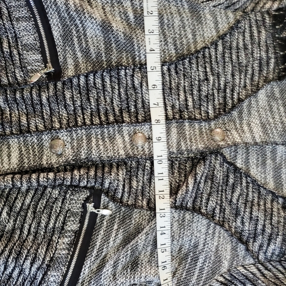 Zoe sweater jacket size medium.  Black and white. - Picture 8 of 11